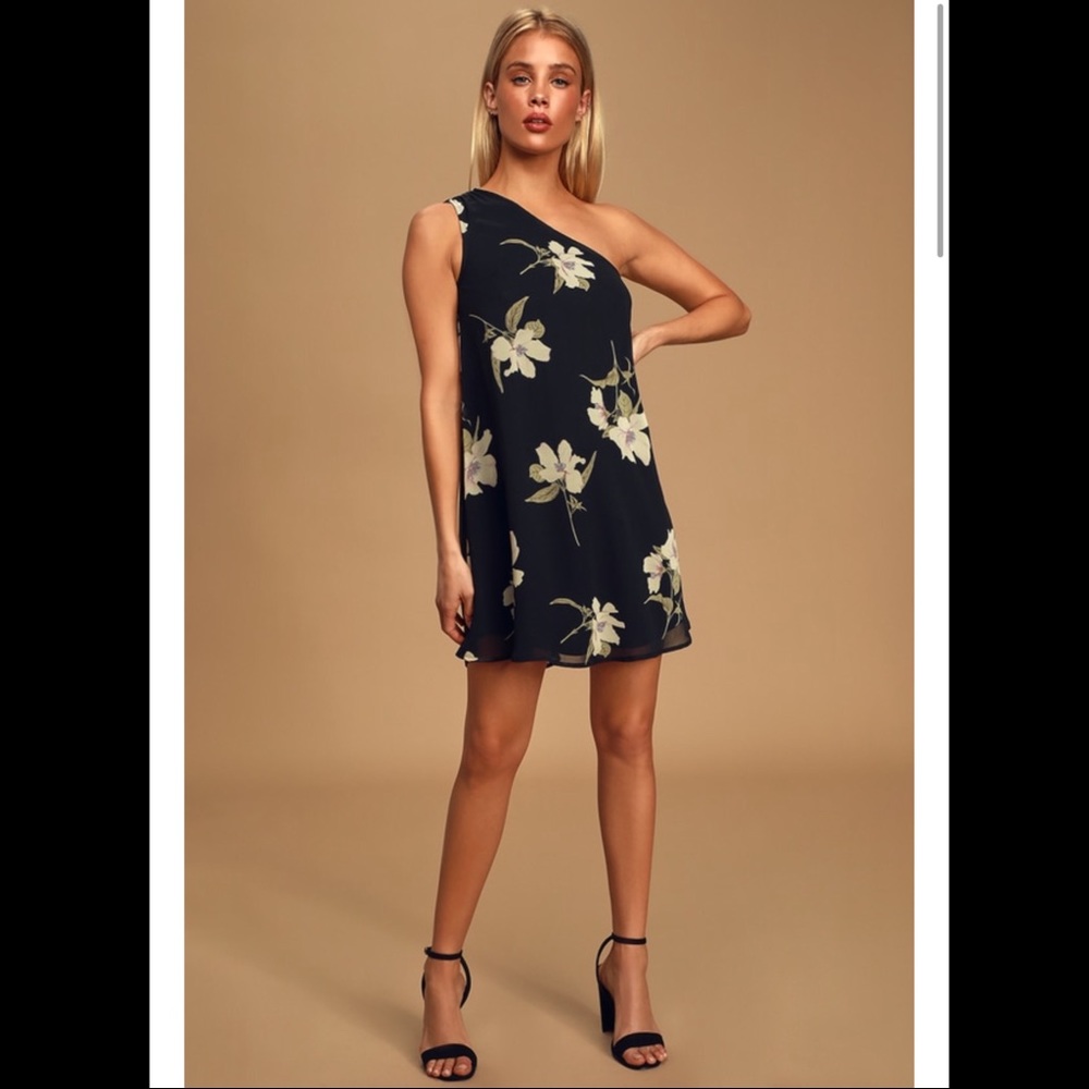 NWT Lulu’s floral one-shoulder swing dress